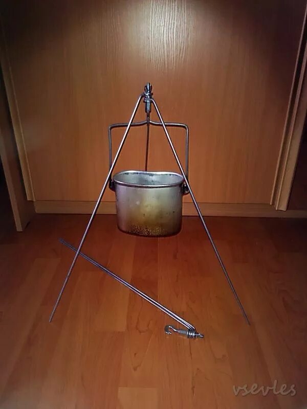Тренога для котелка своими руками. Тренога для котелка. подставка для котелка. штатив для котелка. тренога под котелок.