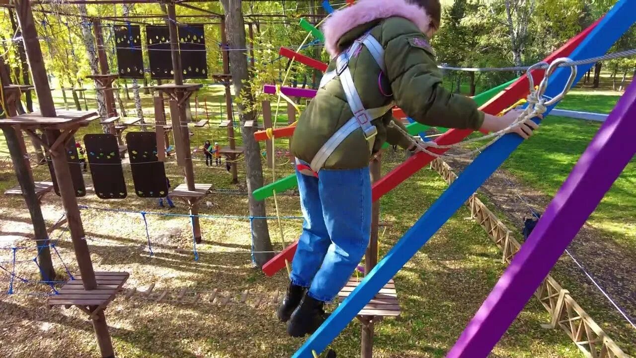 Веревочный парк тарзания. Веревочный парк в самаре. Веревочный парк в самаре. Парк нефтяников ярославль тарзания. Веревочный парк тарзания самара.