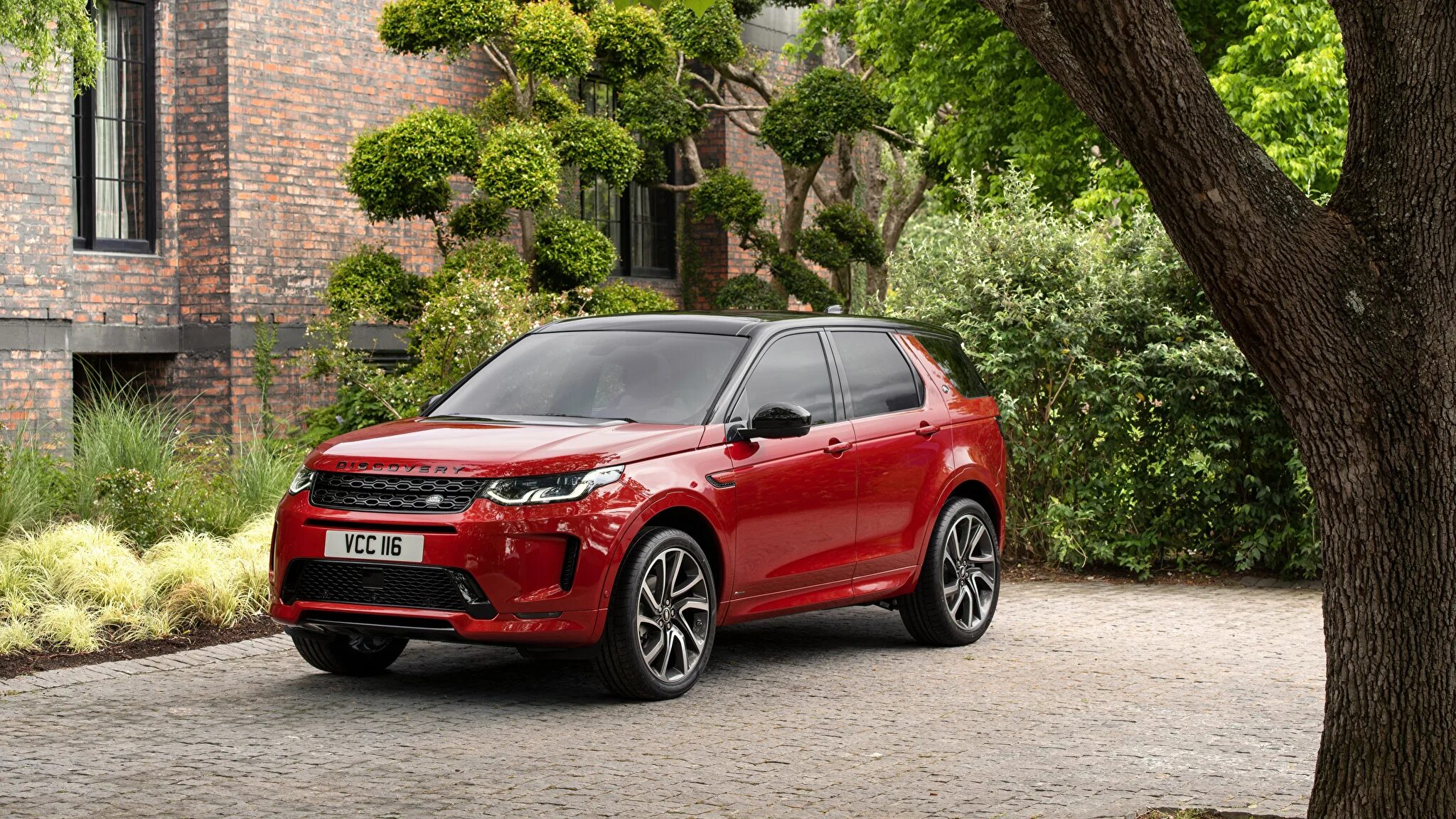 Ленд ровер дискавери 2019. Land Rover Discovery Sport 2020. Range Rover Discovery Sport 2020. Ленд Ровер Дискавери спорт 2019. Range Rover Discovery Sport 2019.