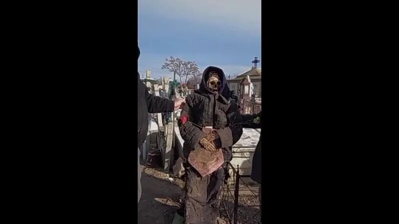 Копание картофеля. Выкопали бабушку. Выкопали бабушку. Ясабуро хачия. Копка картофеля.