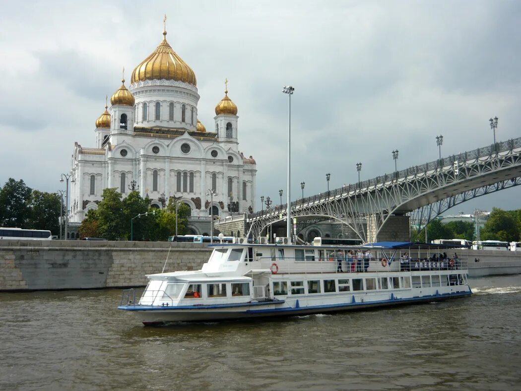 Речные экскурсии по москве реке. Теплоход Алексия Москва. Теплоход по Москве реке Алексия. Теплоход Алексия Москва река.