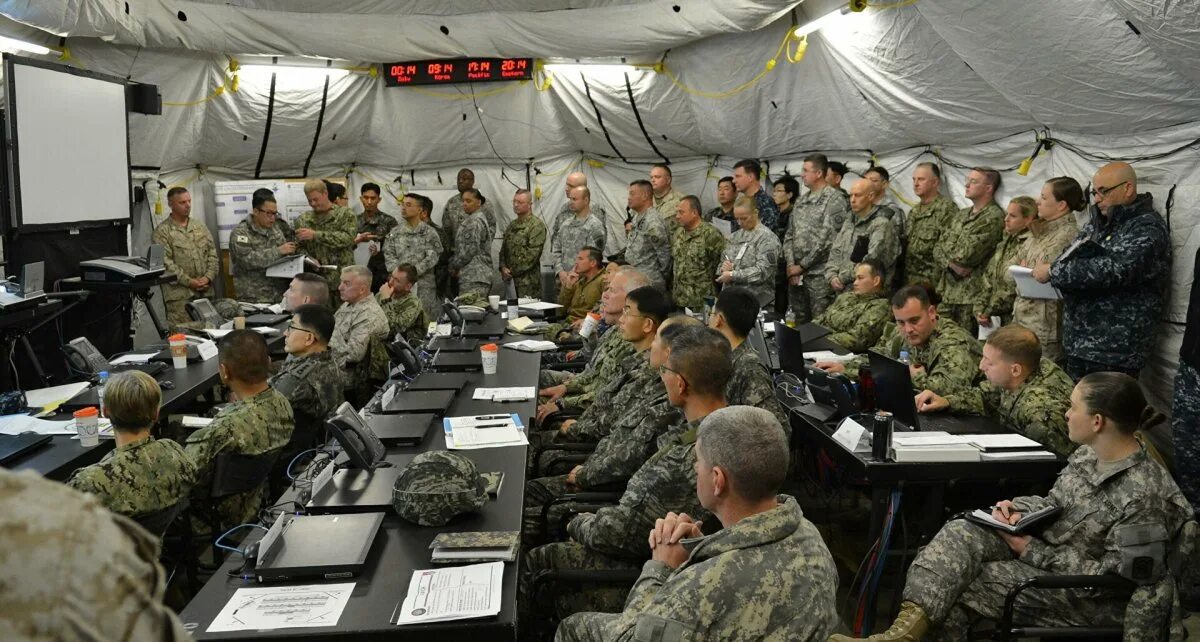 Военный ход. Военные учения Южной Кореи и США. Командный центр НАТО. Военные учения США. Армия США учения.