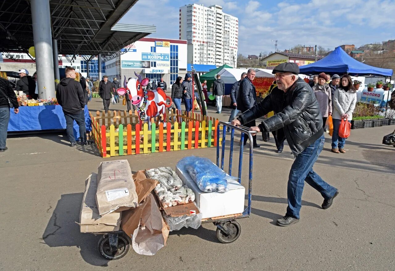 На рынке. Сельхоз ярмарка. Сельскохозяйственная ярмарка. Весенняя сельскохозяйственная ярмарка.