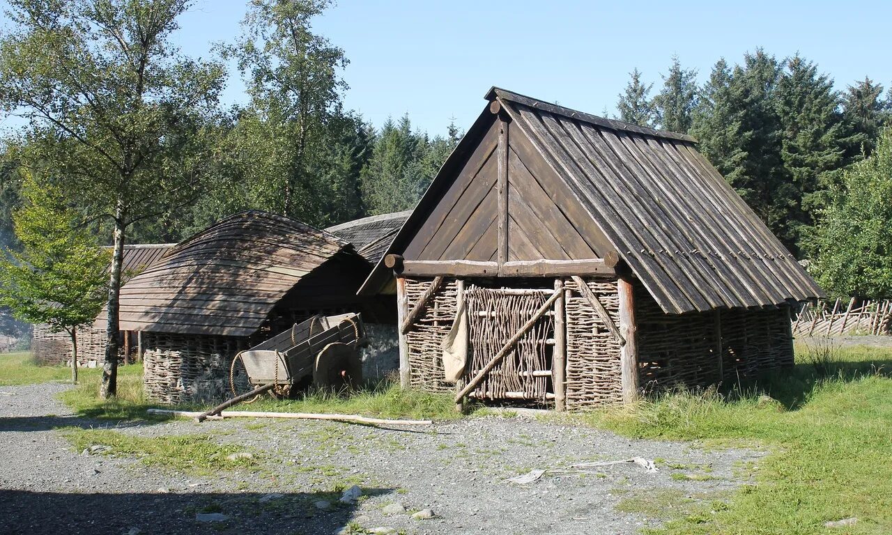 Деревня красный луч владимирская область петушинский район. Деревня лачуги. Старая деревянная хижина. Хижины в сша. Хибарка.