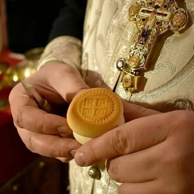 Церковный хлеб просфора. Агничная просфора. Старообрядческая просфора. Агнец просфора. Надписи на просфорах.