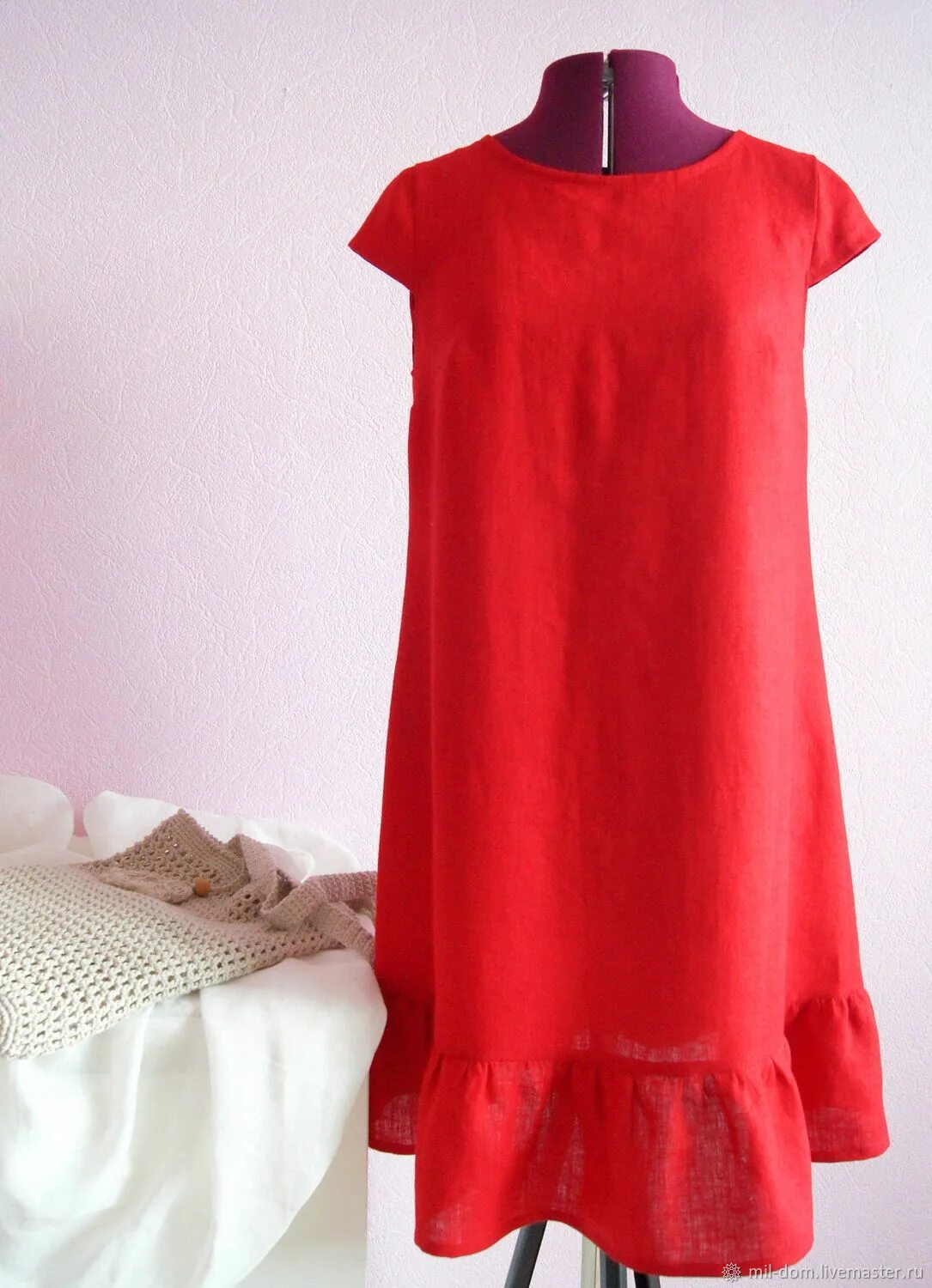 Красное платье из льна. Платье лен красный цвет. Льняное платье красного цвета.