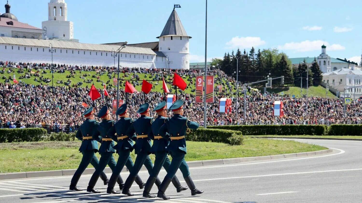 Парад Казань 9 мая 2023. Парад Победы Казань. ВГУЮ парад Победы Казань. Парад военной техники на красной площади 9 мая 2023. Парад казань