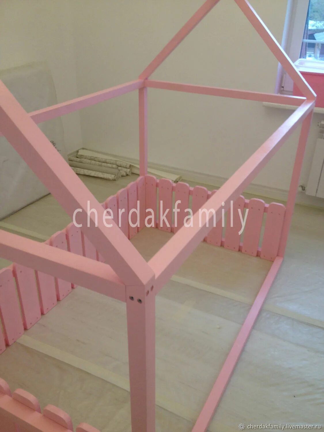 Каркасный детский дом. Каркас детского домика из бруса. Детский домик из дерева. Детский домик на металлическом каркасе. Детский деревянный домик для дачи.