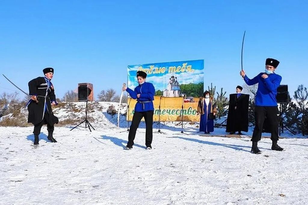 Село Архангельское Буденновский. Село Архангельское будёновск. Крещение в селе Архангельское Ставропольский край. С.Архангельское Буденновский район площадь. Погода в архангельском буденновского ставропольского края