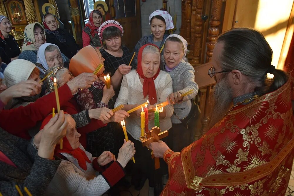 Четверговый огонь в православии из храма. Четверговый огонь в православии из храма. Благодатный огонь в балашове. Фонарики для четвергового огня. Снисхождение благодатного огня.