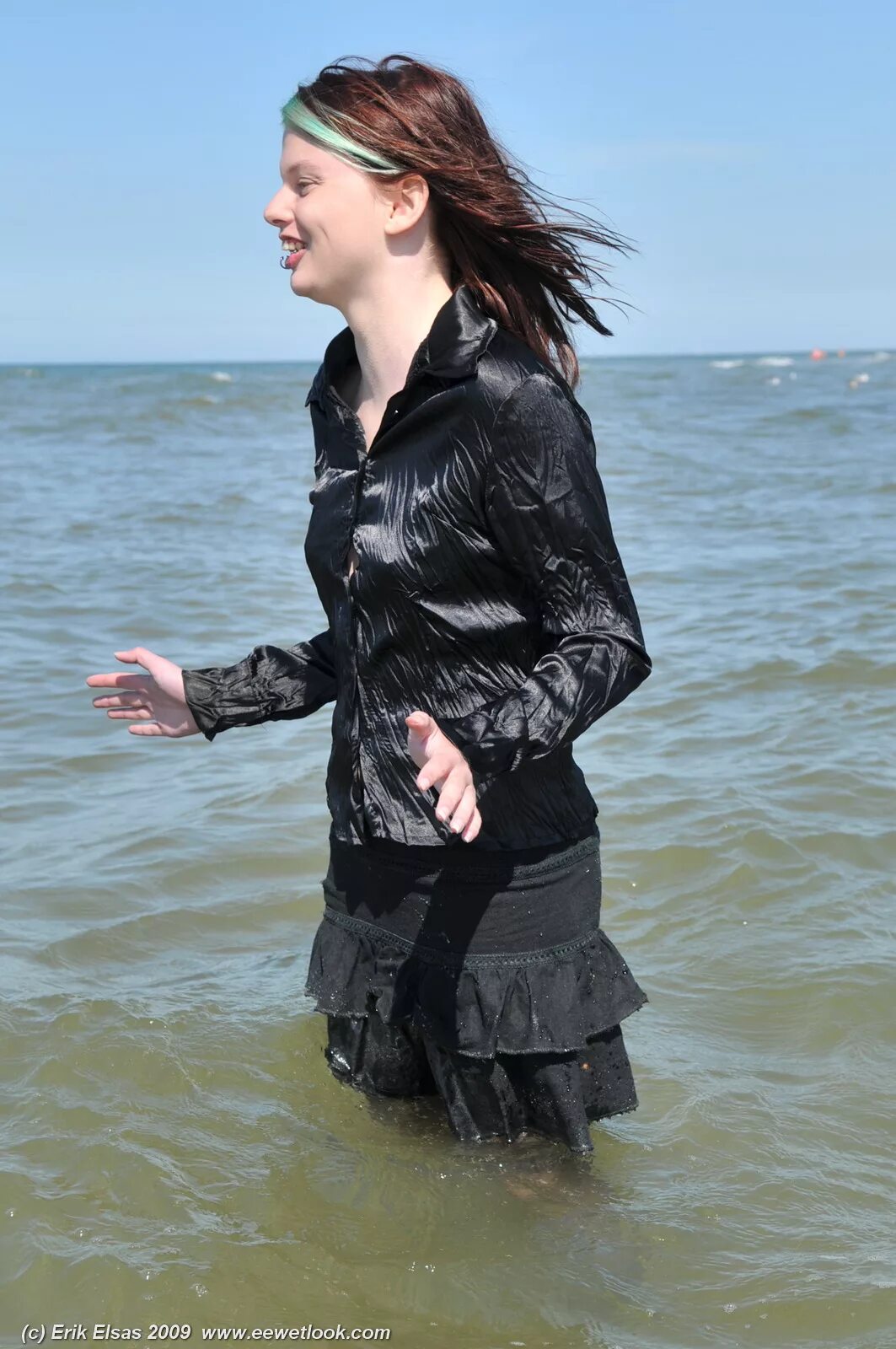 Sea wear. Wetlook в белой одежде. Wetlook юбка. Wetlook в зимней одежде.