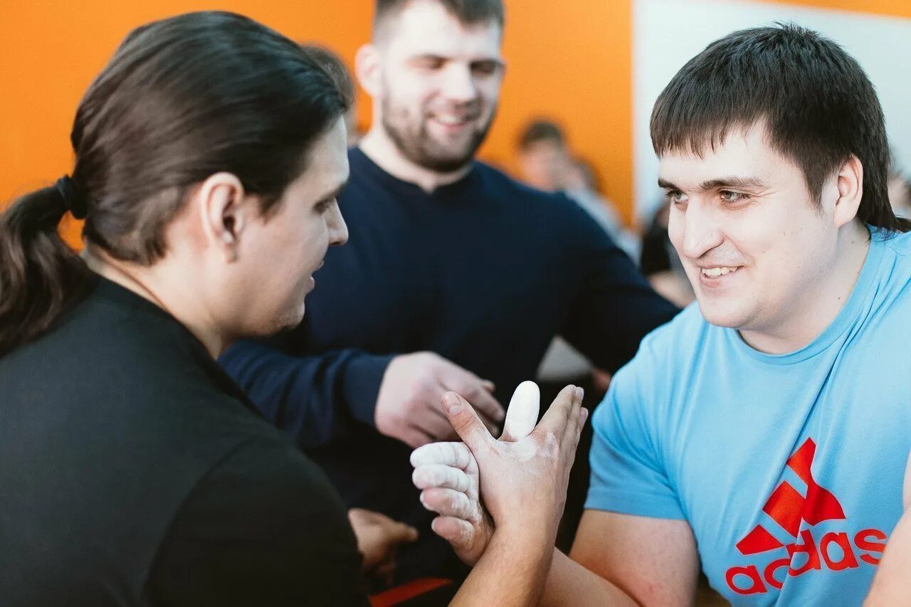 Армрестлинг в новосибирске соревнование. Армрестлинг новосибирск. Соревнования по армреслинг. Армрестлинг в новосибирске. Полуяхтов дмитрий екатеринбург.