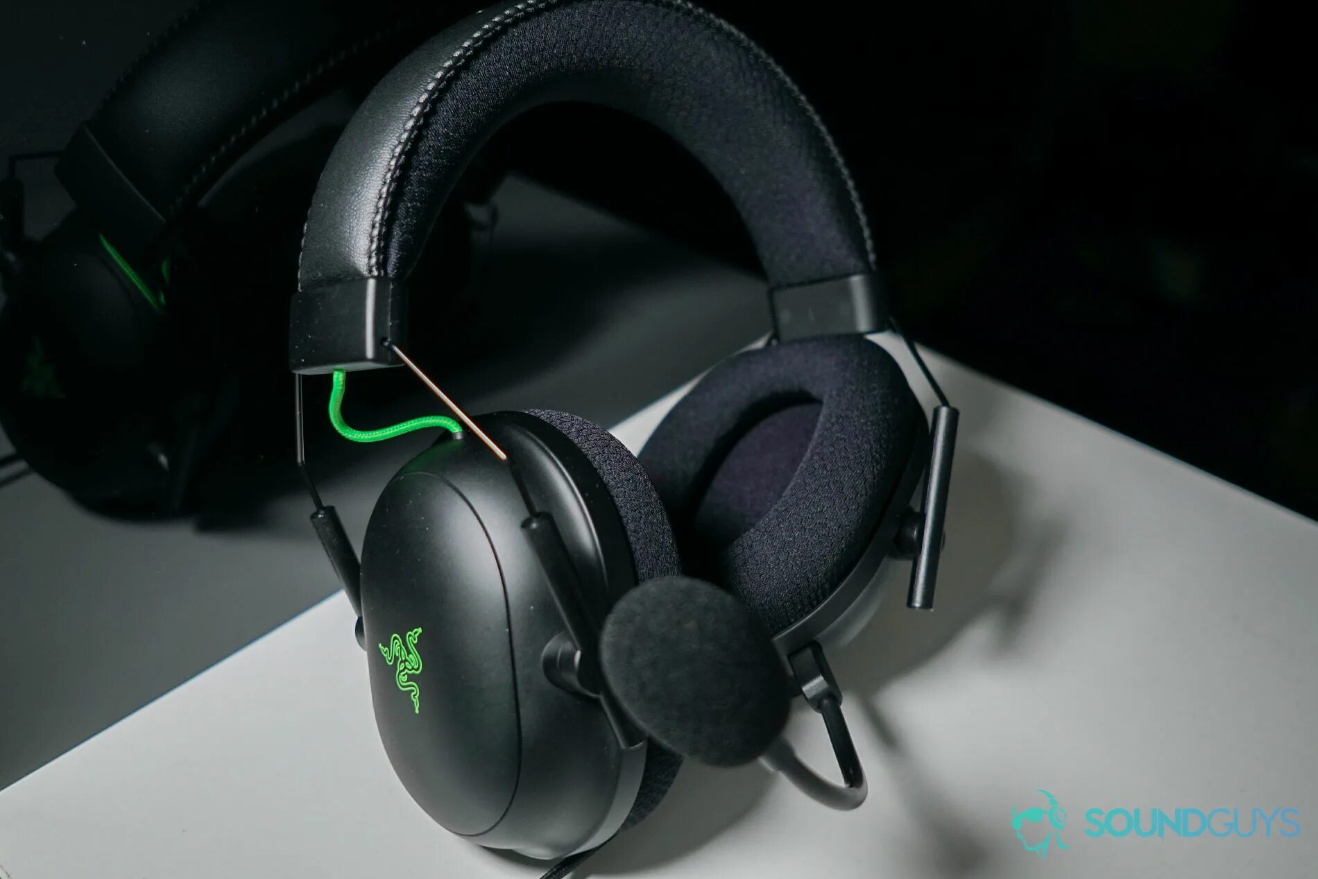 Razer blackshark x купить. Наушники райзер блэкшар v2. Наушники рейзер Блэк Шарк v2. Razer Shark v2. Razer BLACKSHARK Razer BLACKSHARK v2.