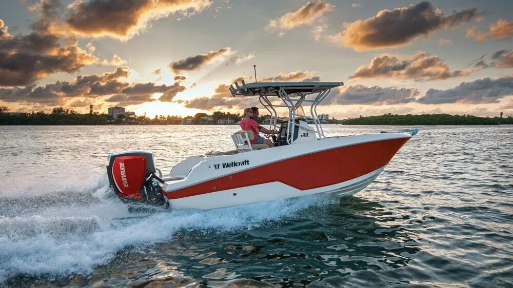 The best boats. Bavaria яхта моторная. Деревянный катер. Спортивный катер baja. The best boats.