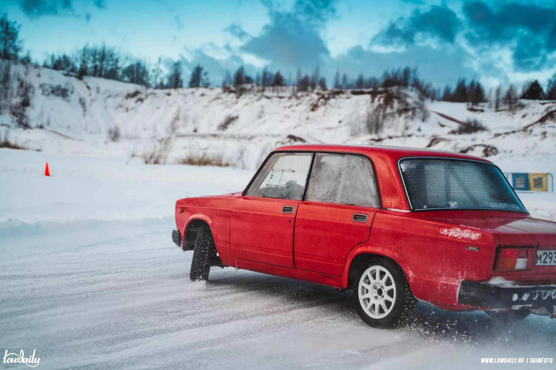 Ваз 2101 зимний дрифт. Жигули зима. Жигули 2105 зимний дрифт. Ваз 2107 зимняя. Ваз 2106 зимний дрифт.