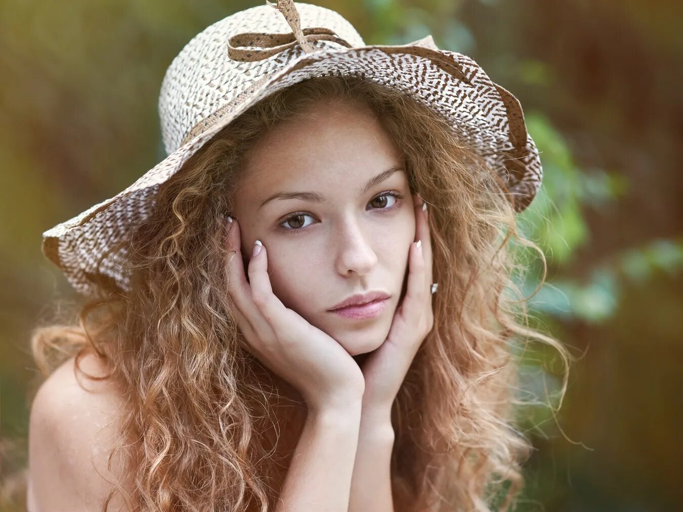 Девушка до и после. Девушка в купальнике. Твин пикс линч. Намного красивее. Девушка в купальнике.