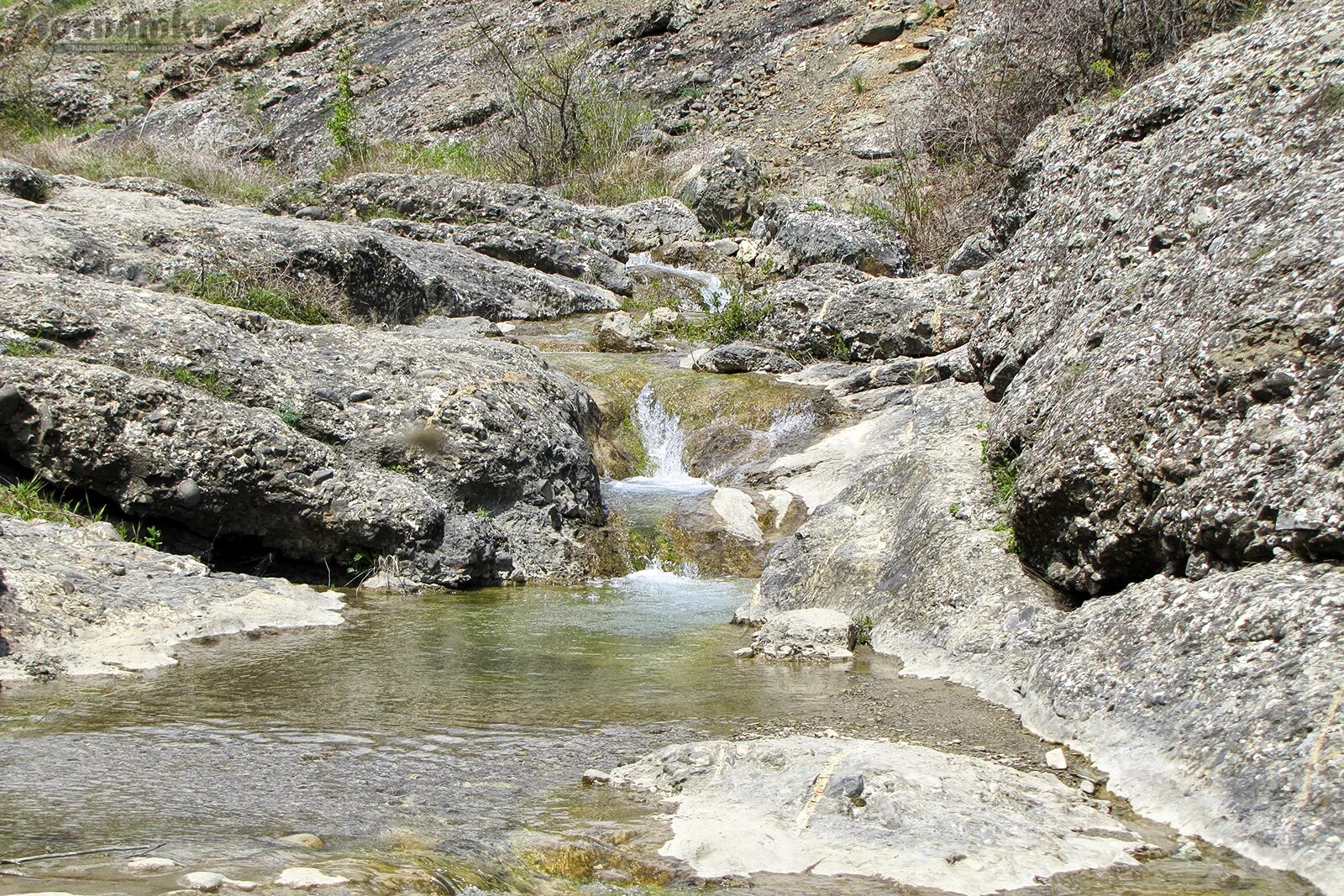 Арпатские водопады. Озеро Панагия и Арпатские водопады. Арпатский водопад Зеленогорье. Арпатские каскады Крым.