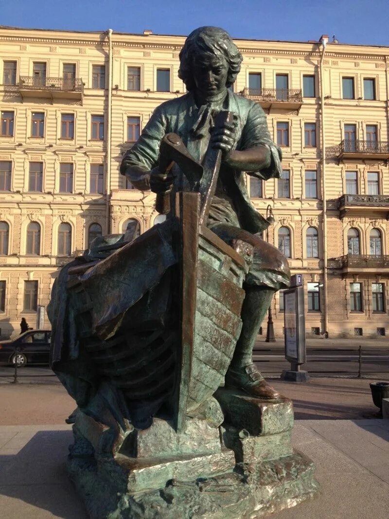 Памятник плотнику в санкт петербурге. Петр плотник памятник. петр плотник памятник в спб. царь-плотник памятник петру. памятник петру 1 на московском вокзале санкт-петербурга.