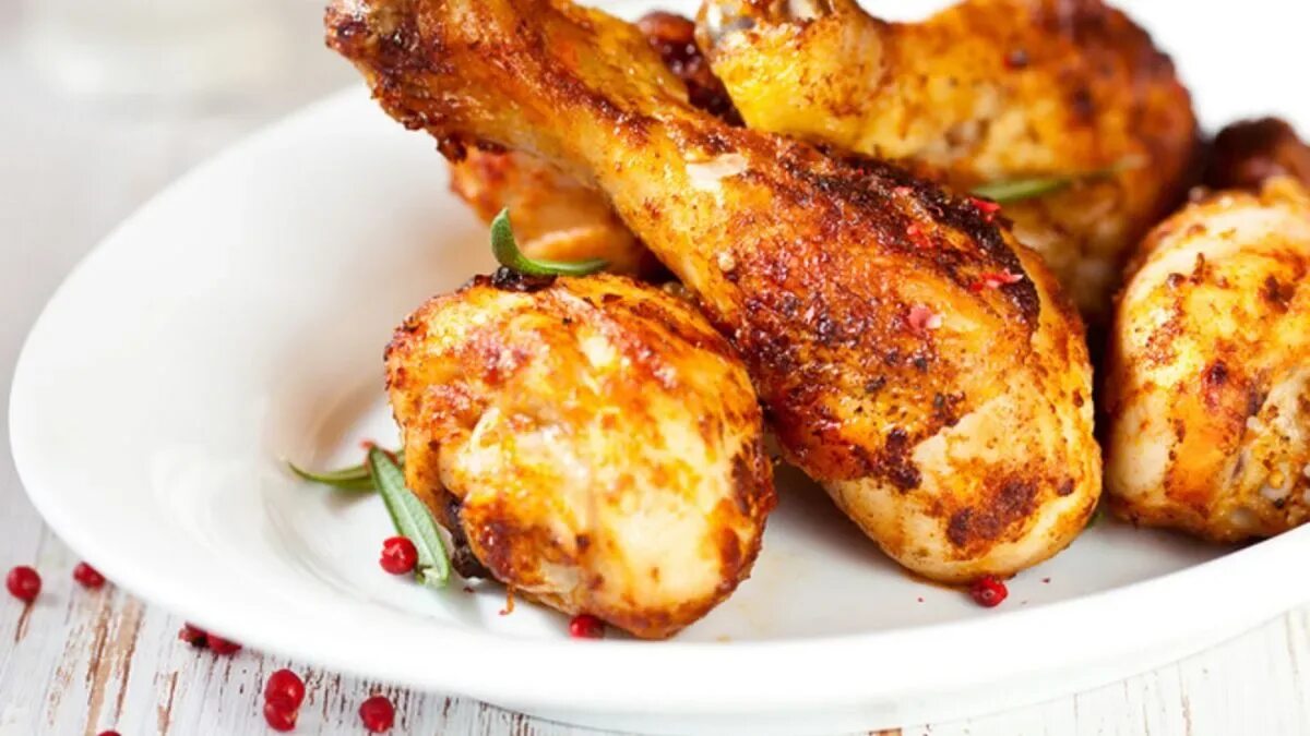 Курица запеченная в духовке. Голень куриная в духовке. Голень куриная запеченная. Голень куриная. Блюда из курицы.