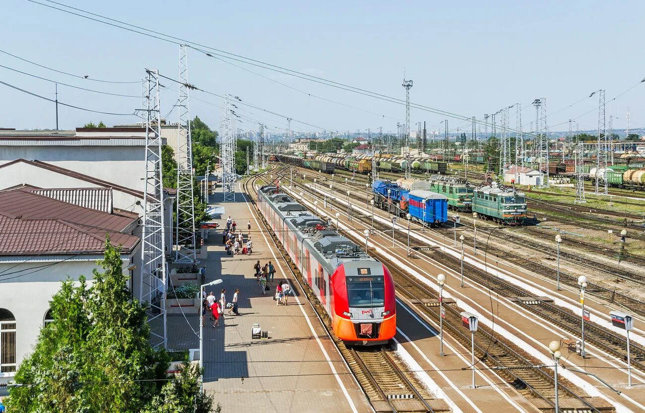 Жд батайск телефон. Станция Батайск. Батайск ЖД вокзал. Батайск железная дорога. Железнодорожная станция Батайск.