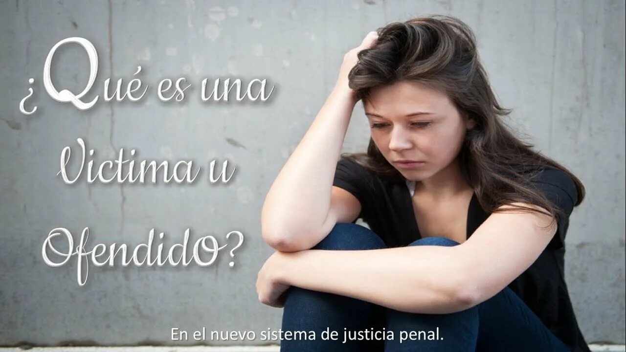 Женщина расстроена. Расстроенная девушка. Расстроенная женщина. Женщина в депрессии. Задумчивый взгляд девушки.