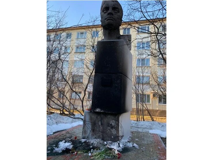 Заполярный памятники. Памятник бабикову в заполярном. Памятник бабикову в заполярном. Заполярный памятники. Аллея славы заполярный.