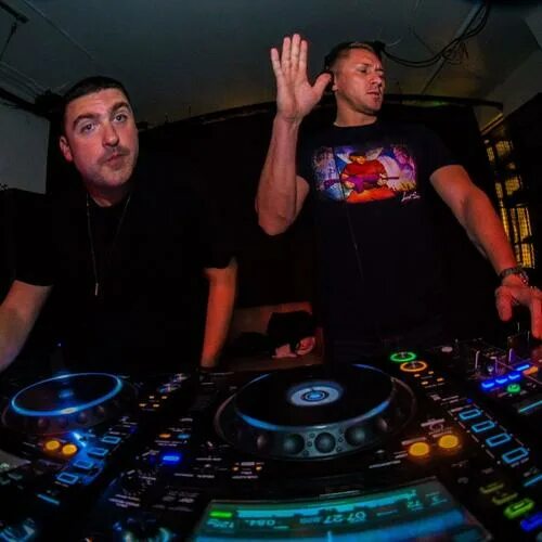 Cola camelphat. Camelphat band. camelphat &quot;dark matter (2cd)&quot;. camelphat &amp; elderbrook. artbat;sailor &amp; i — best of me.
