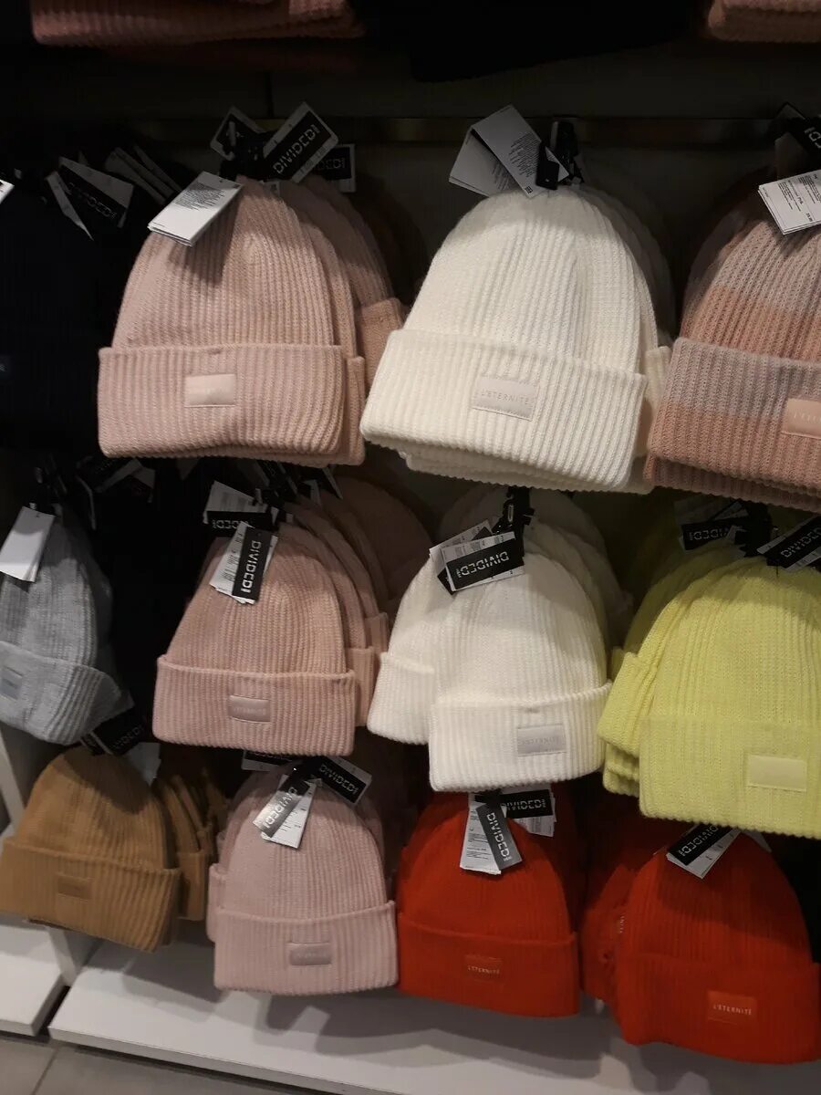 Ассортимент шапок. Ассортимент шапок. Ассортимент головных уборов. Ассортимент шапок. Головные уборы ассортимент шапки.