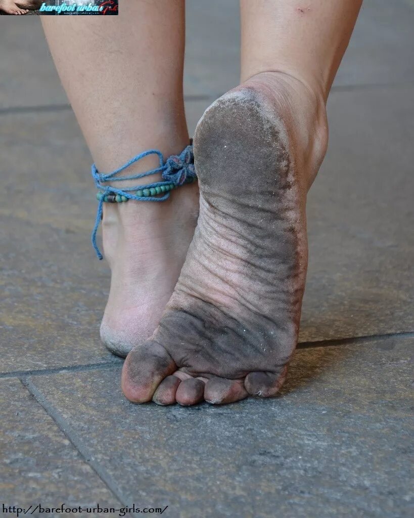 Dirtysoles. Dirtysoles Босоногие наказания. Kea barefoot. Босоногая девочка Dirty feet.