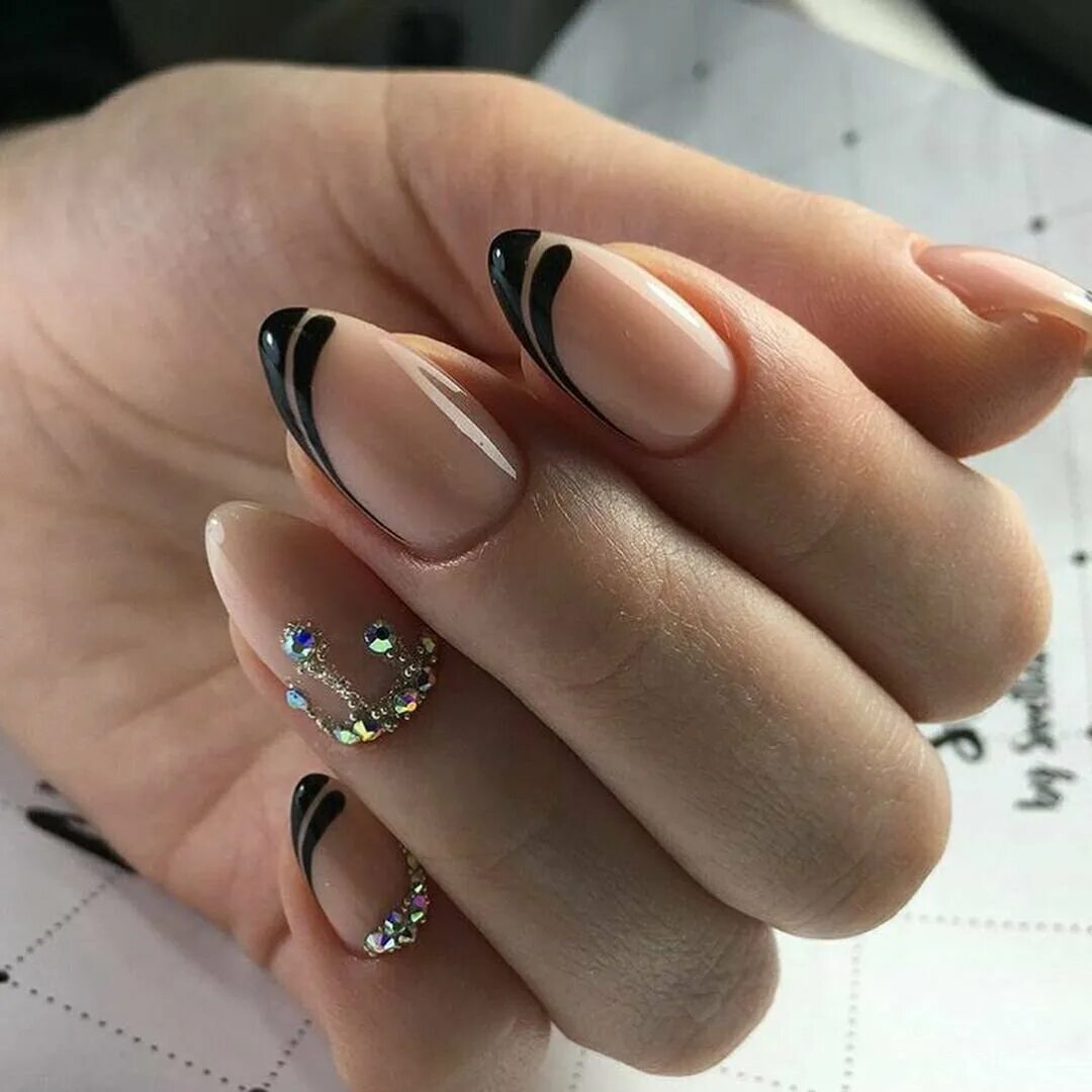 Необычный френч. Оригинальный френч на ногтях. Оригинальный френч. Черно белый френч. Оригинальный френч на ногтях.