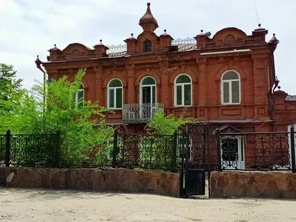 Дома в городе семей