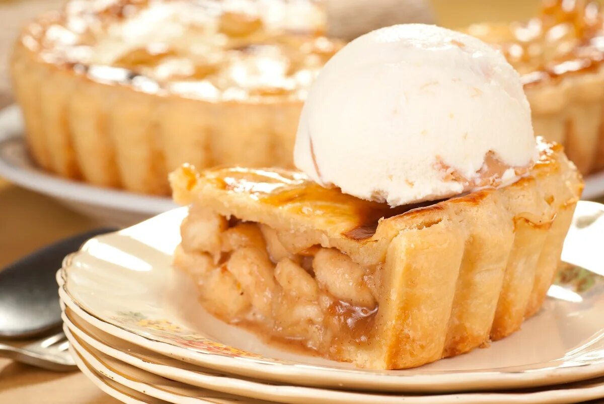 Пирог с мороженым фото Earl grey tea waffles, roasted plums and honey vanilla ice. Flickr