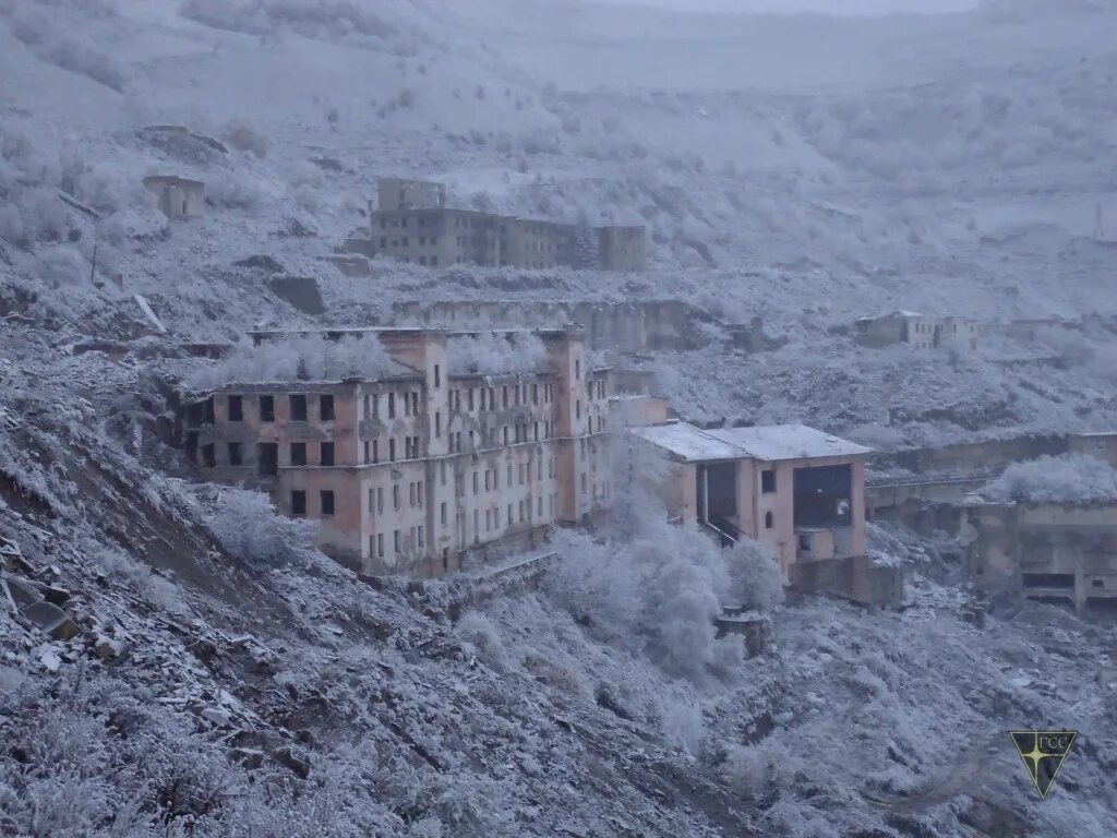 Вольфрамо молибденовый завод в тырныаузе. Тырныаузский горно обогатительный. Вольфрамо молибденовый комбинат в тырныаузе. Тырныаузский горно обогатительный. Тырныаузский горно-обогатительный комбинат (тгок).