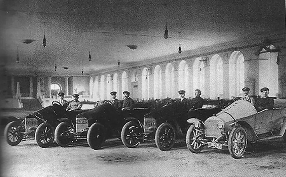 Первый автомобиль в москве. Международная автомобильная выставка в Москве 1908. Автомобильная выставка 1908 года. Первый российский автомобиль 1908. Первый русский автомобильный клуб.