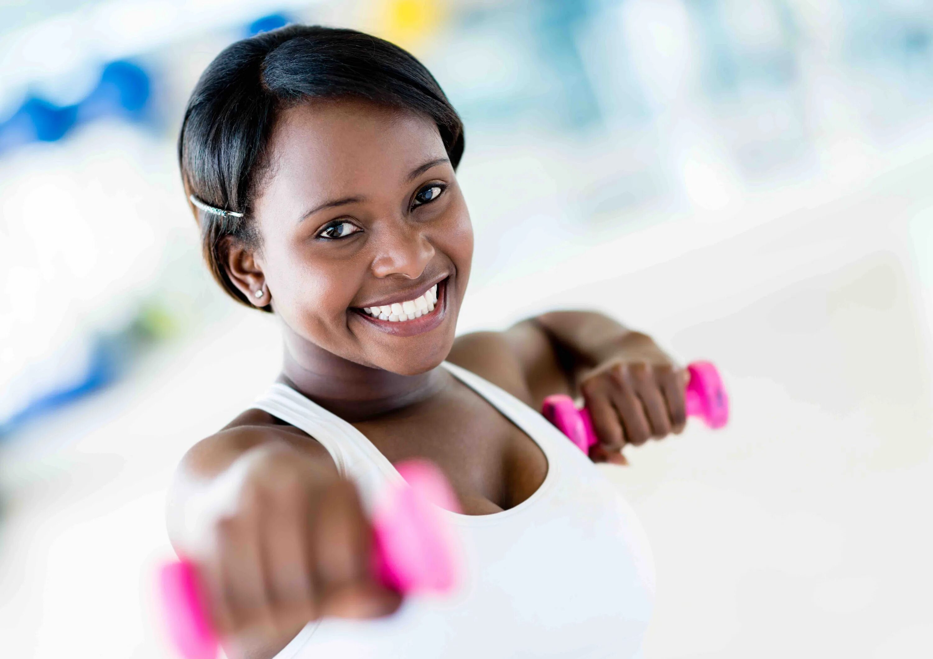 Академия стресса. Афро фитнес. Афро девушка фитнес тренировка. Индийская женщина фитнес. Счастливые люди на тренировке.