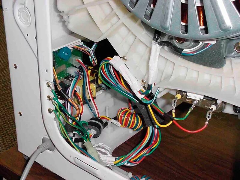 Машина отключает индезит. Проводка стиральной машины самсунг f843. Разъем проводов стиральной машины лж. Проводка стиральной машины Индезит 6105.