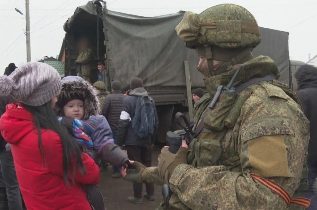 Помочь военной операции. Русские войска на Украине. Российские военные и дети Украины.