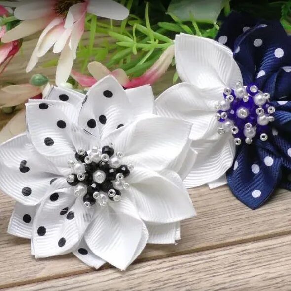 Банты для волос школьные. Школьные банты. Красивые школьные банты. Школьные бантики мастер класс. Банты из репсовой ленты.