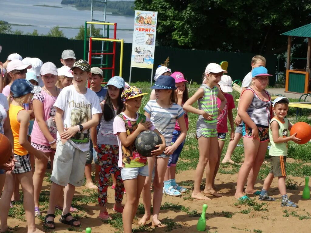 Волжский берег лагерь воротынец 2022. Волжский берег лагерь. Волжский берег лагерь. Волжский берег лагерь воротынец. Волжский берег лагерь сомовка.