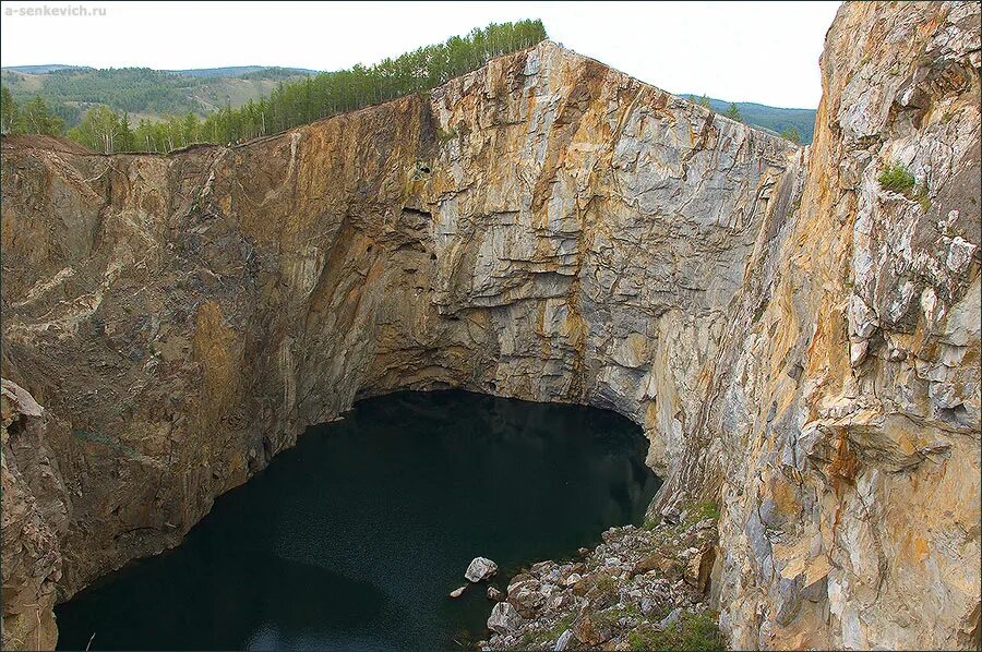 Скала 100 метров. Скала 100 метров. Скала 100 метров. Ермак пермский край скалолазание. Ущелье неандерталь.