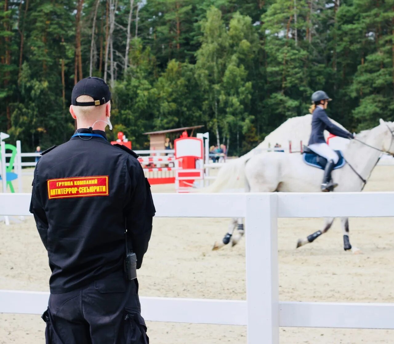 Пультовая охрана гбр чоп. Охрана объектов чоп москва. Физическая охрана. Мужчина охранник. Чоп белый медведь воронеж.