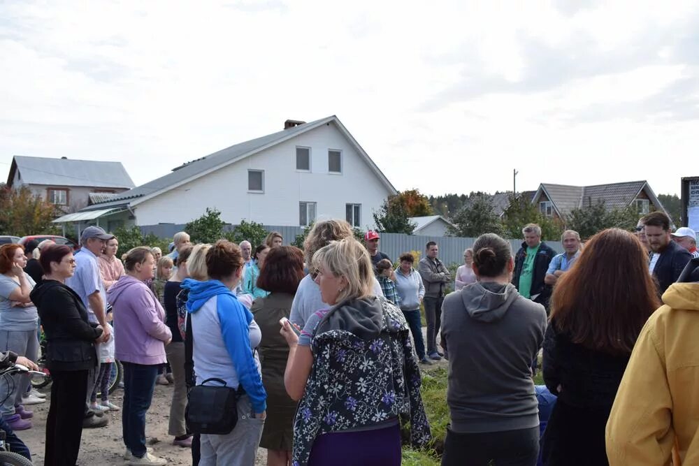 аганов депутат акзс. собрание жильцов вектор. социальный дом чертаново. собрание жильцов. собрание в мытищах.