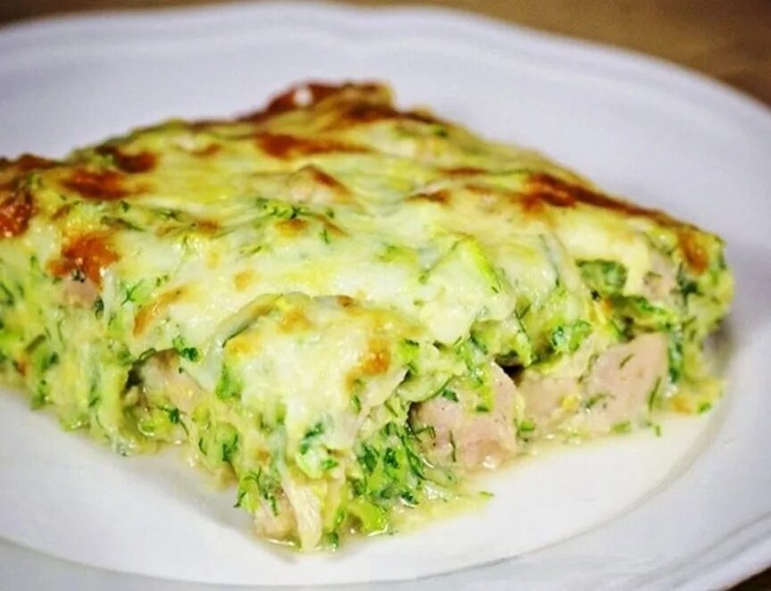 куриное филе с кабачками. медальоны с кабачками в духовке. кабачки с грудкой в духовке. цукини фаршированные мясным. овощная запеканка с куриной грудкой.