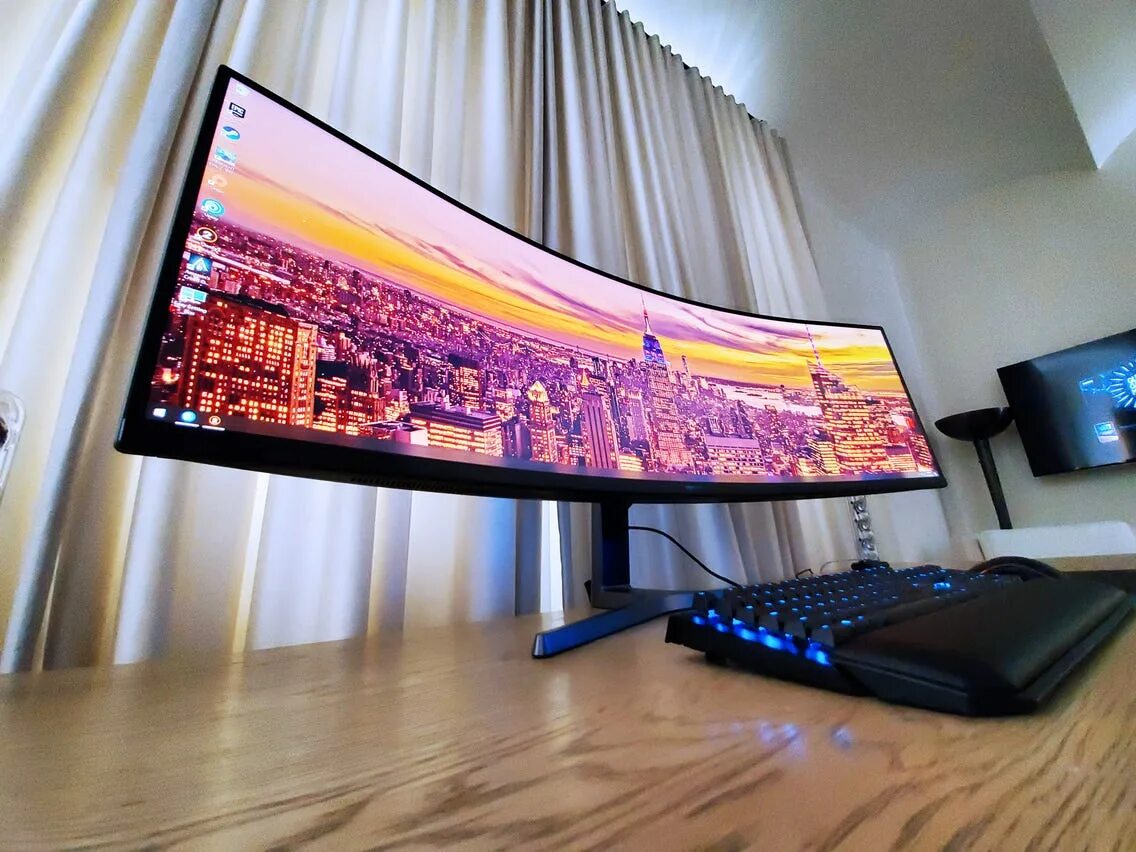 Экран обзора. Samsung 49 super Ultra wide Monitors. Самсунг crg9 монитор. Игровой монитор crg9. Samsung crg9 49.