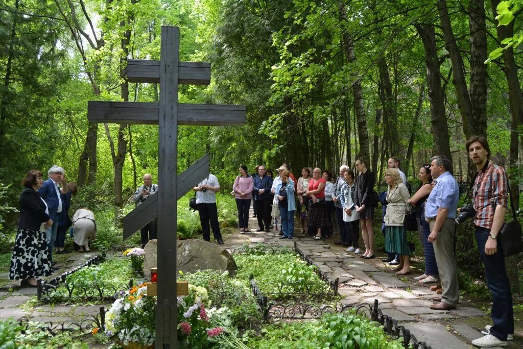 Тула тарусская на сегодня. Могила Паустовского в Тарусе. Паустовский в Тарусе. Дом творчества Таруса.