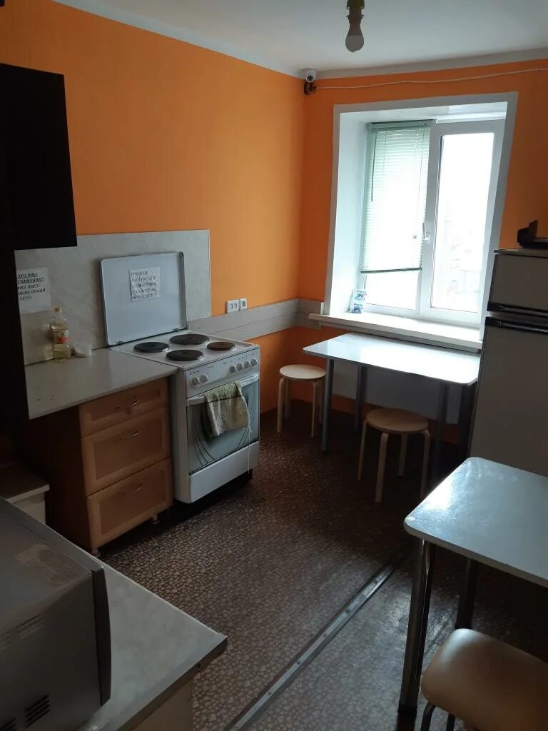 Самые крутые квартиры в мурманске. Комната в общежитии кременках. Пл кирова новосибирск. Саратов ленинского района квартира 1 стоит 1м100т. Площадь кирова спб.