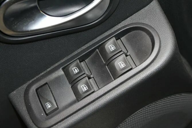 Блок эсп рено дастер 2 стеклоподъемника. Блок стеклоподъемников дастер. Блок управления стеклоподъемника рено дастер. Блок стеклоподъемников renault duster. Блок стеклоподъемников дастер.