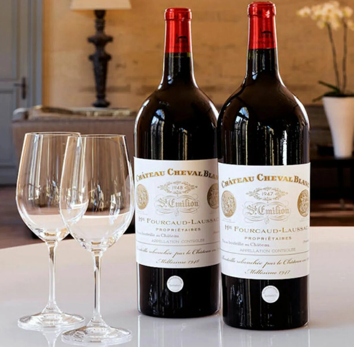 Цена самого дорогого вина. Cheval Blanc вино. Шато Шеваль Блан. Вино cheval Blanc 1947. Château cheval Blanc винодельня.