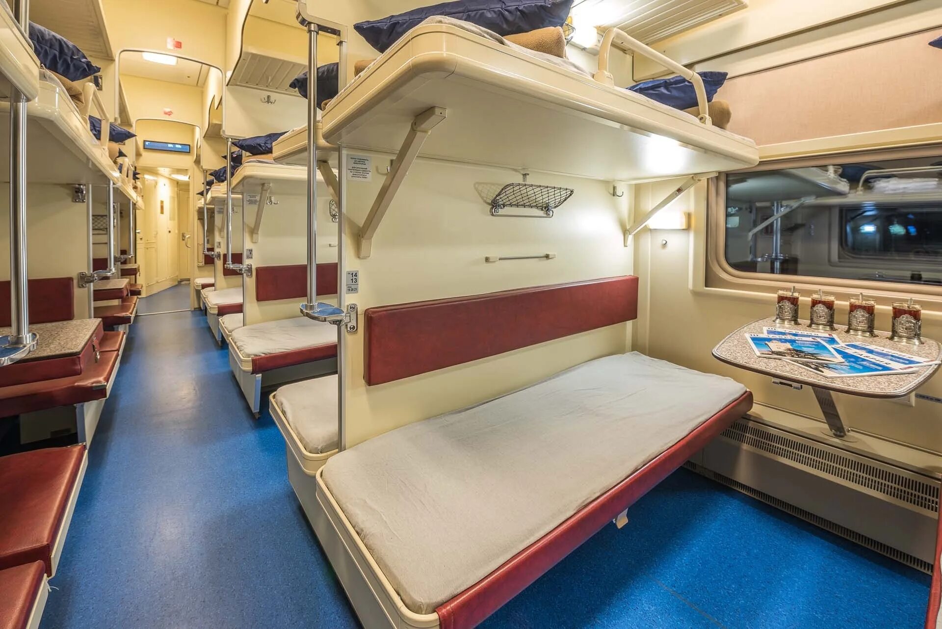 Поезд 128а москва санкт-петербург. Плацкарт екатеринбург санкт петербург. Демидовский экспресс купе св. Демидовский фирменный поезд плацкарт. 072е демидовский экспресс.