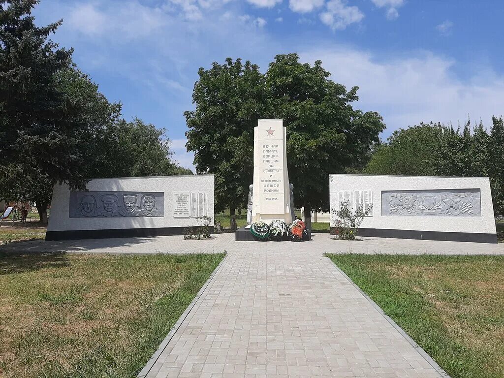 мемориал в станице павловская. ростовская область морозовский район хутор александровский. мемориал х. мемориал х. х сусат семикаракорский район.